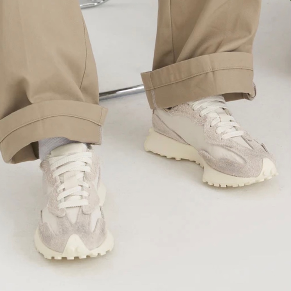 New Balance 327 Women’s Size 9 (Men’s 7.5)